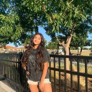 Meet your Posher, Valeria